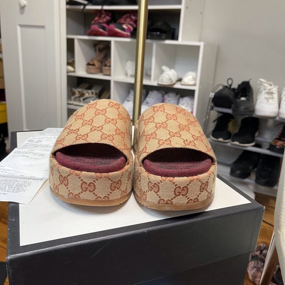 Shoes - Gucci platform sandals GG